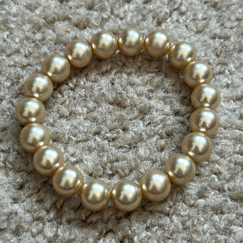 Women’s vintage pearl beaded bracelet one size stretches measurements‎ shown